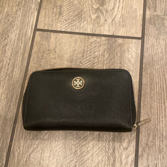 Tory Burch zip wallet - Picture 1 of 7
